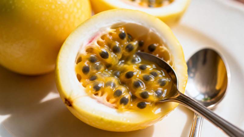 百香果切开特写图片