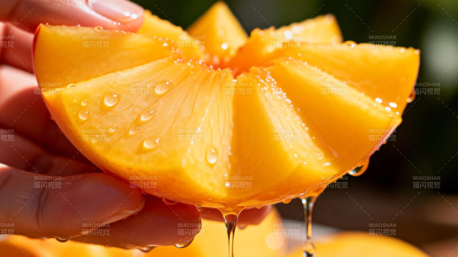 鲜嫩蜜瓜滴汁图片