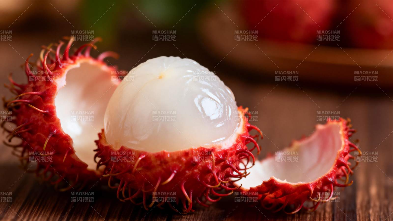 新鲜红毛丹果肉图片