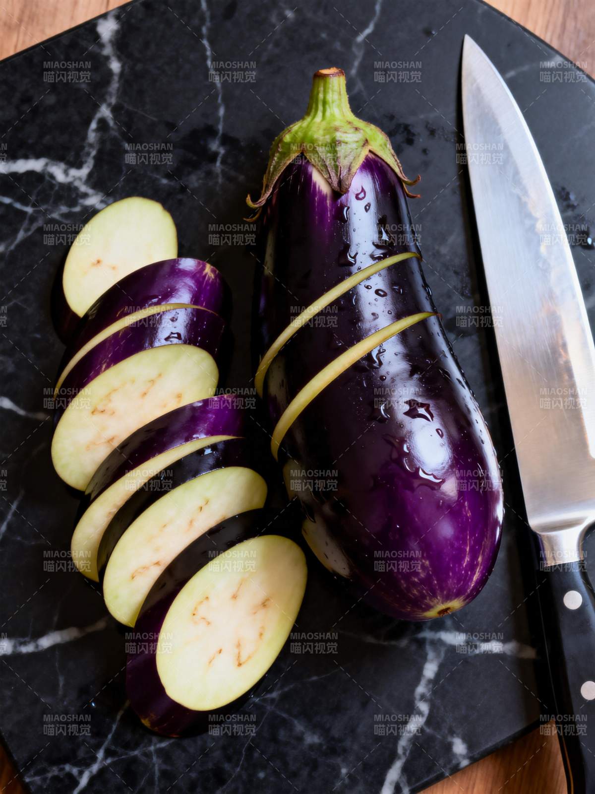 切片茄子与刀具图片