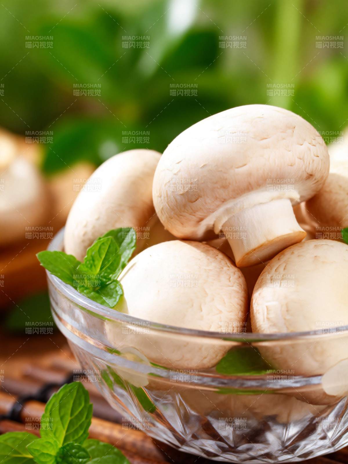 鲜嫩口蘑配薄荷图片