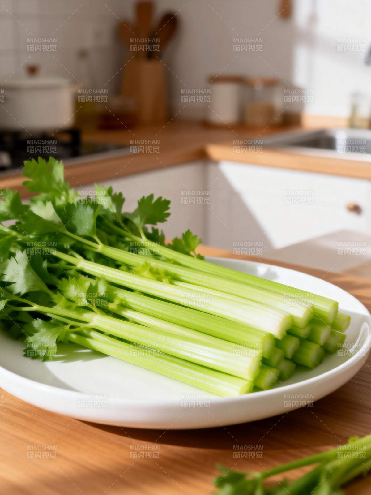 新鲜芹菜摆盘图片