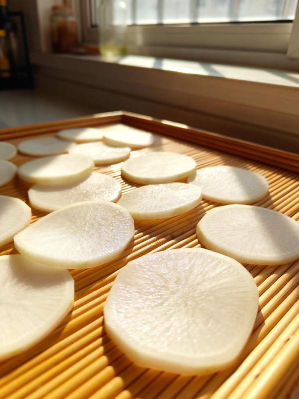 晒制白萝卜片图片