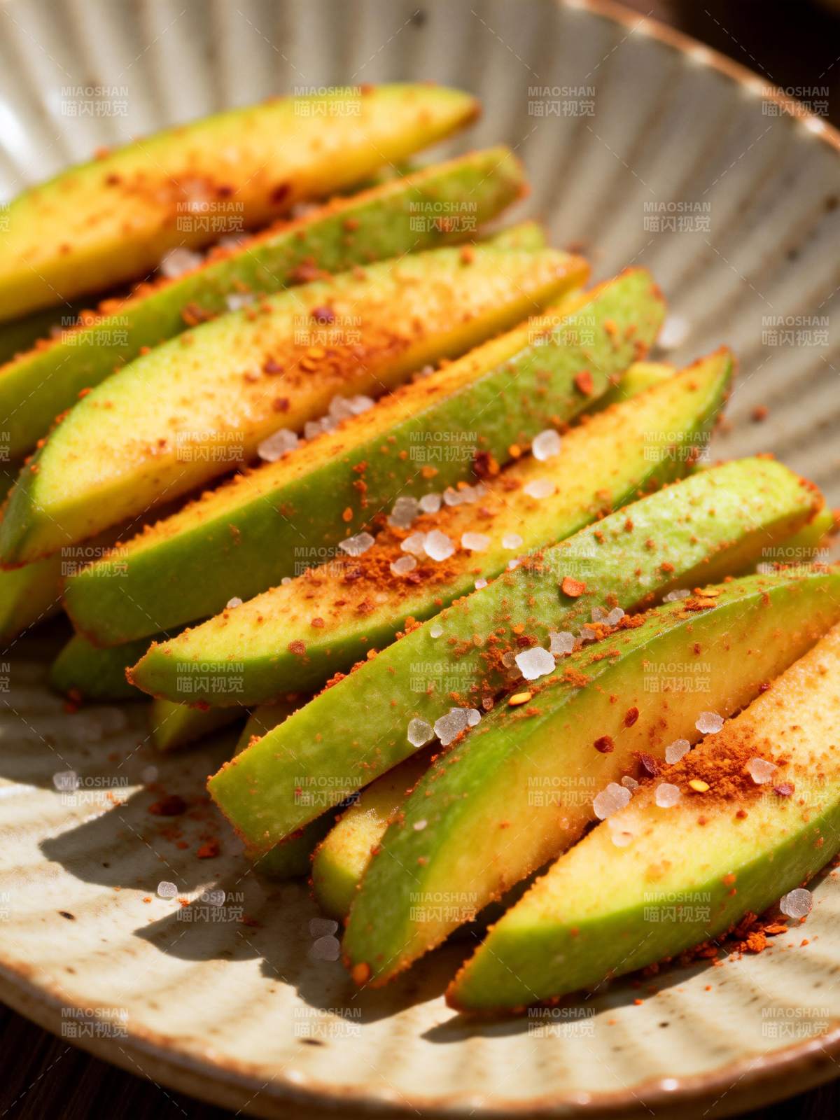 香辣牛油果片图片