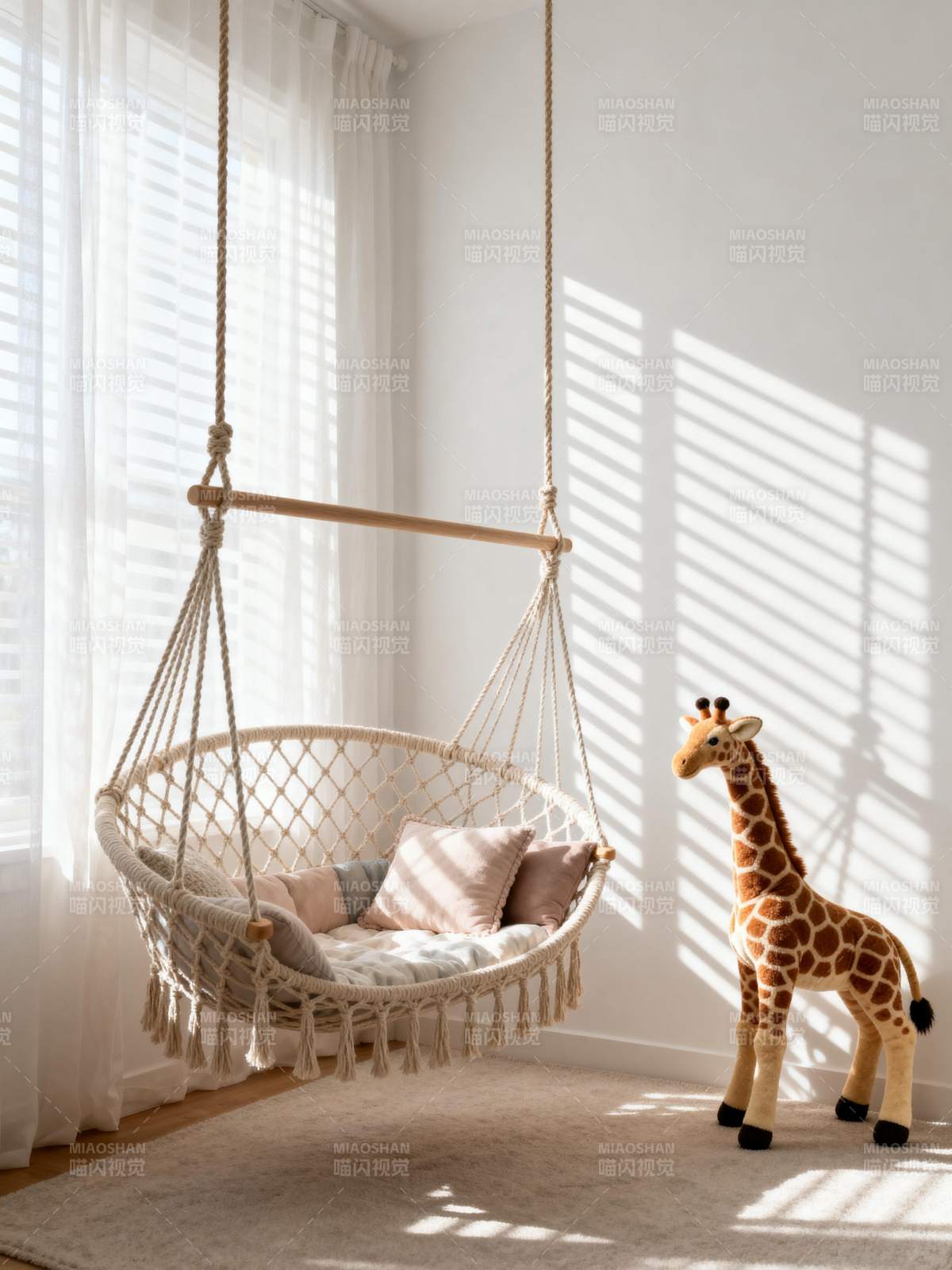 温馨吊椅儿童房图片