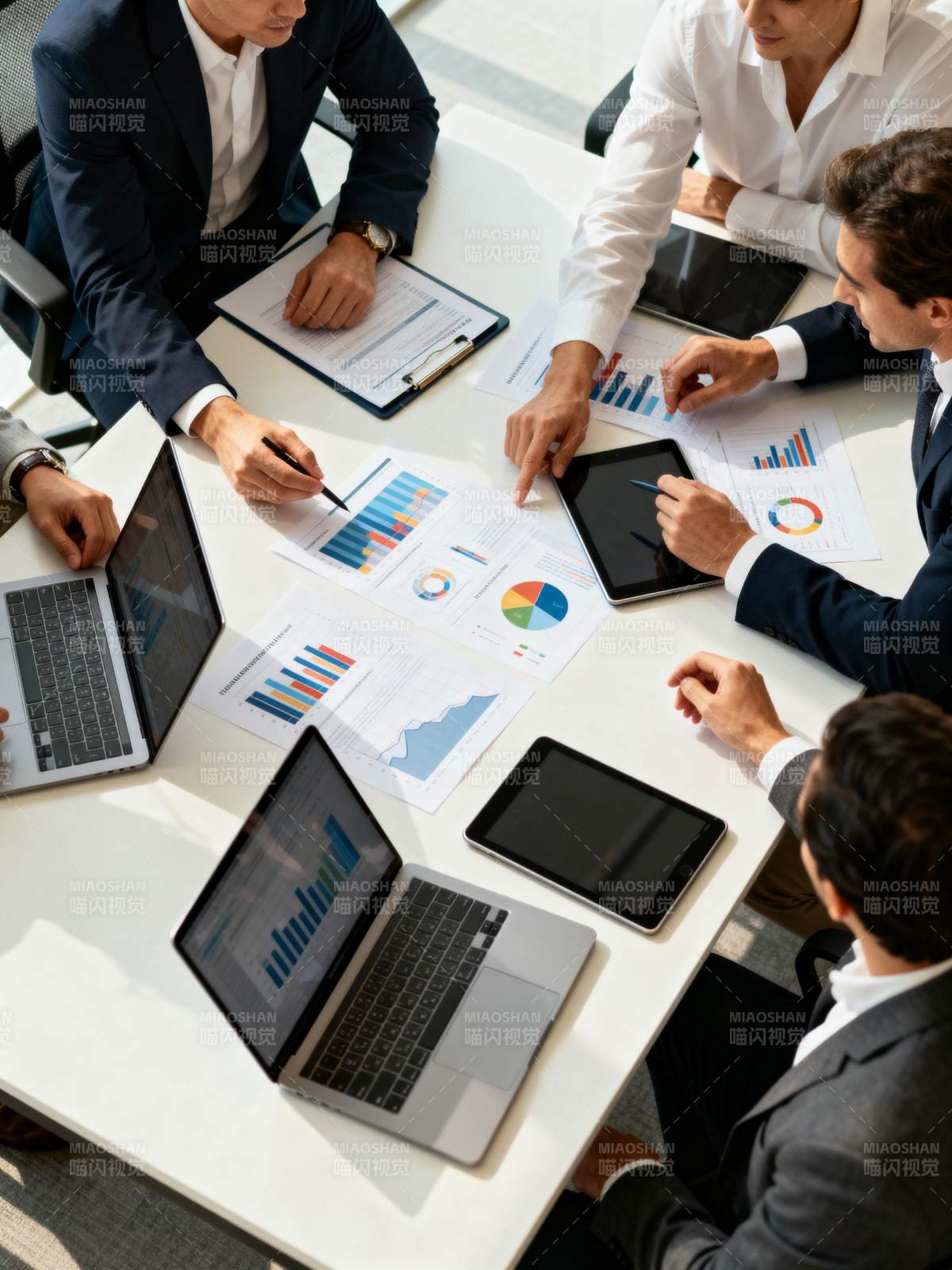 商务会议分析数据图片
