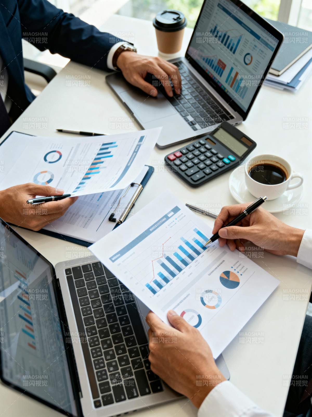 商务会议分析数据图片