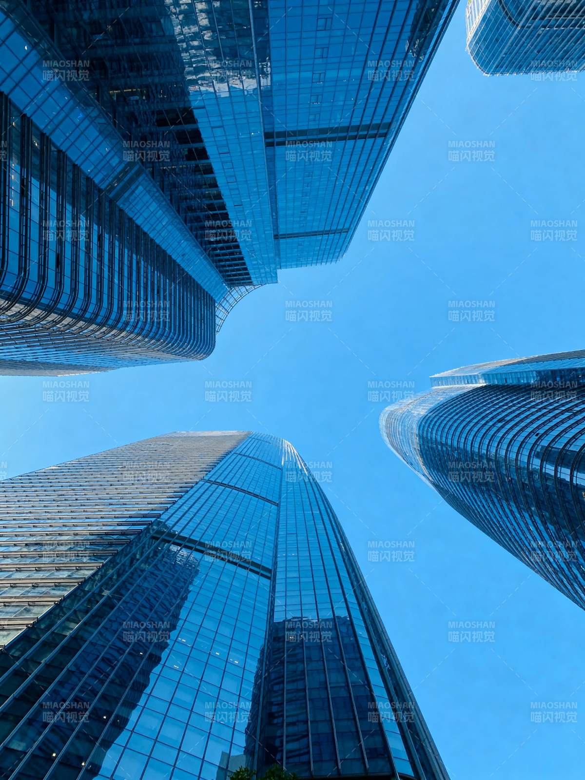 摩天大楼仰视图图片