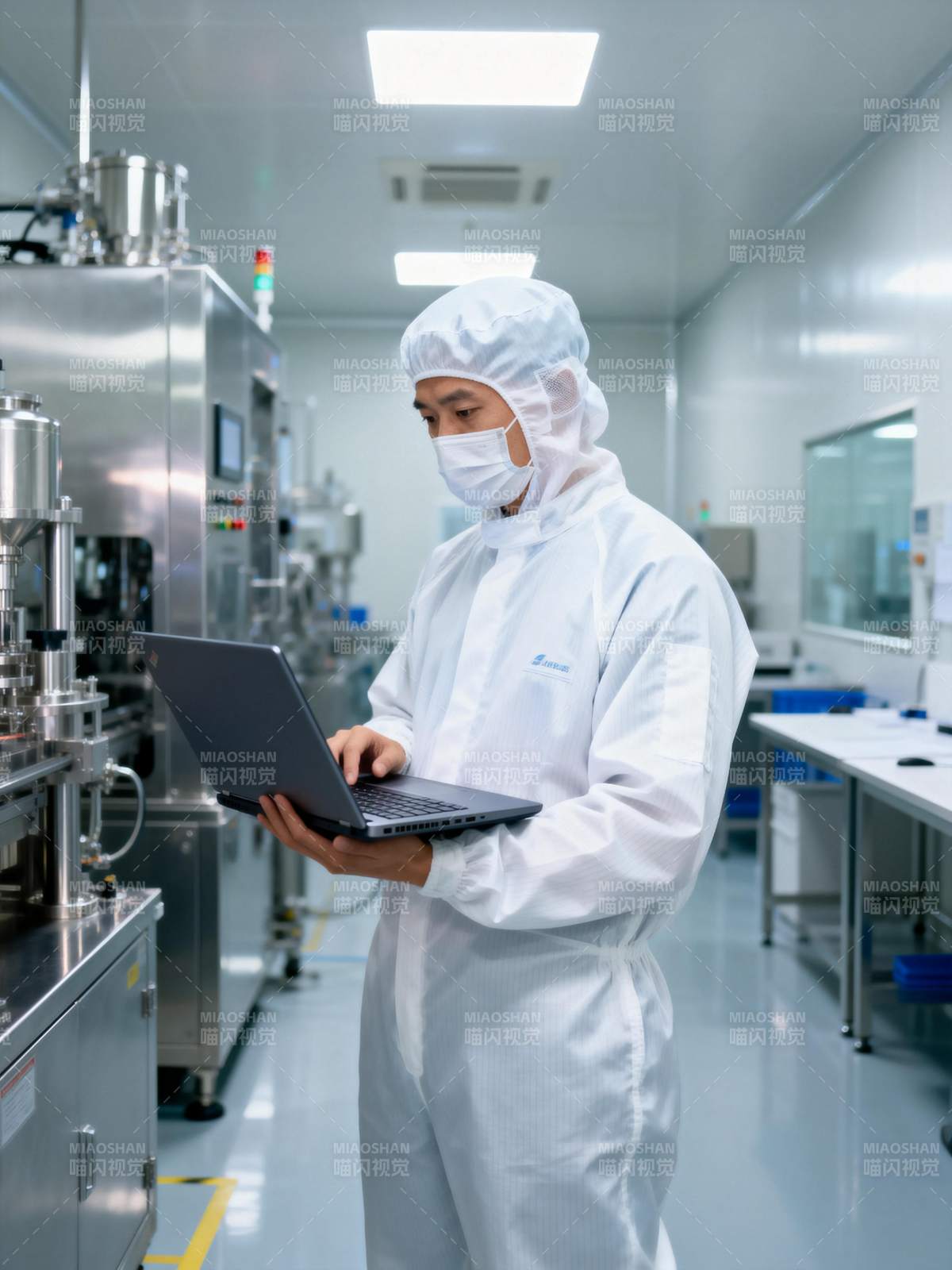洁净室工作场景图片