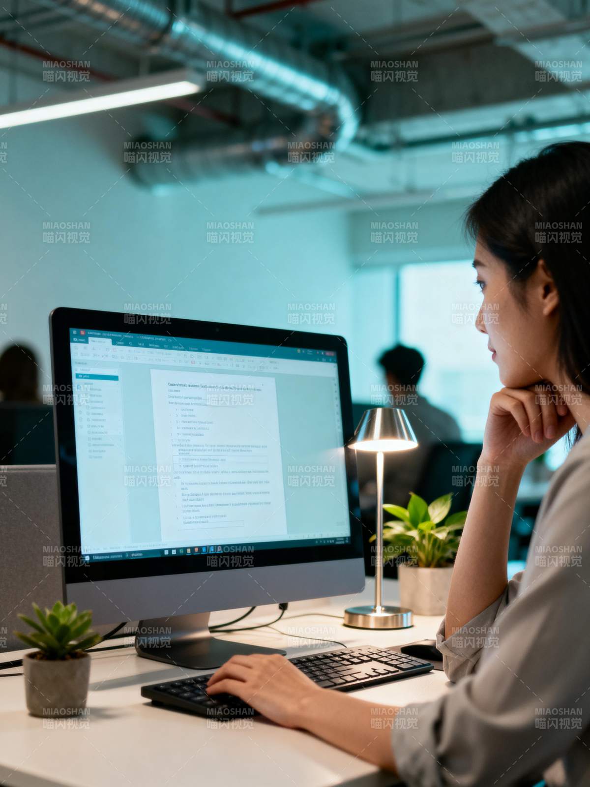 专注工作时刻图片