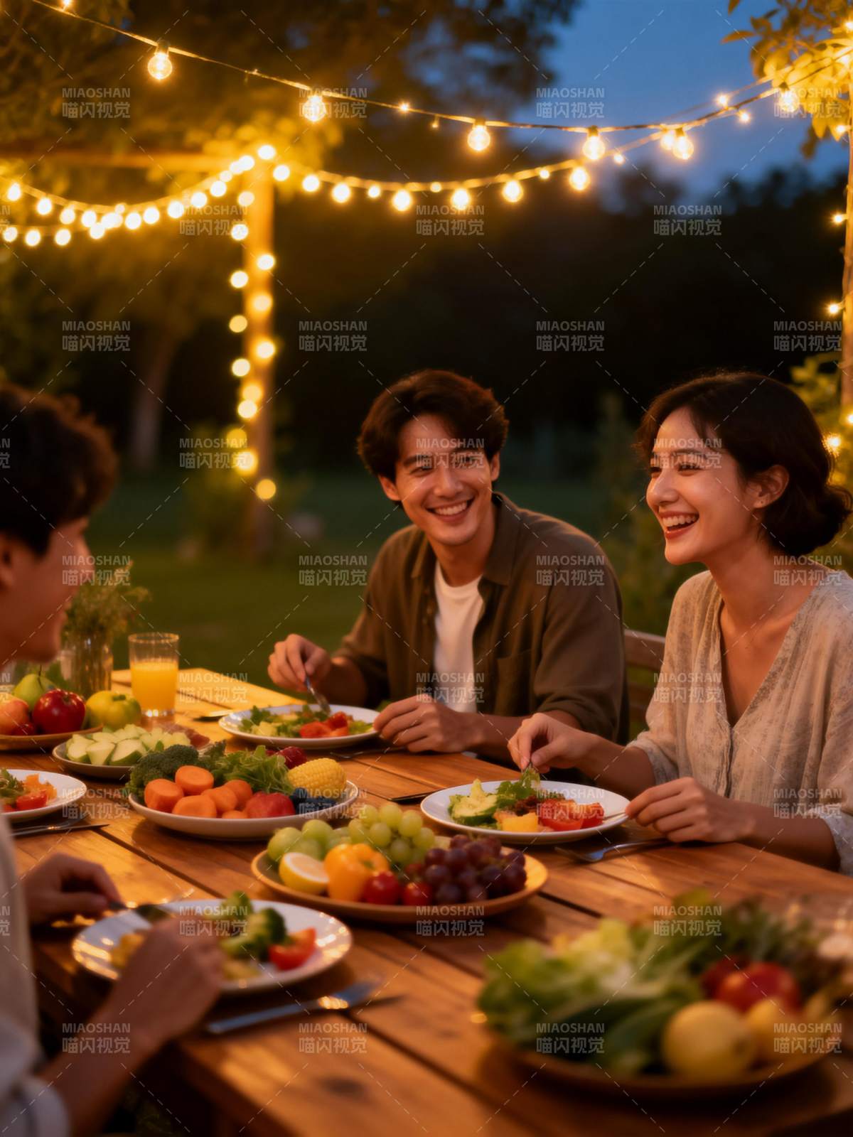 庭院晚餐 欢笑时光图片