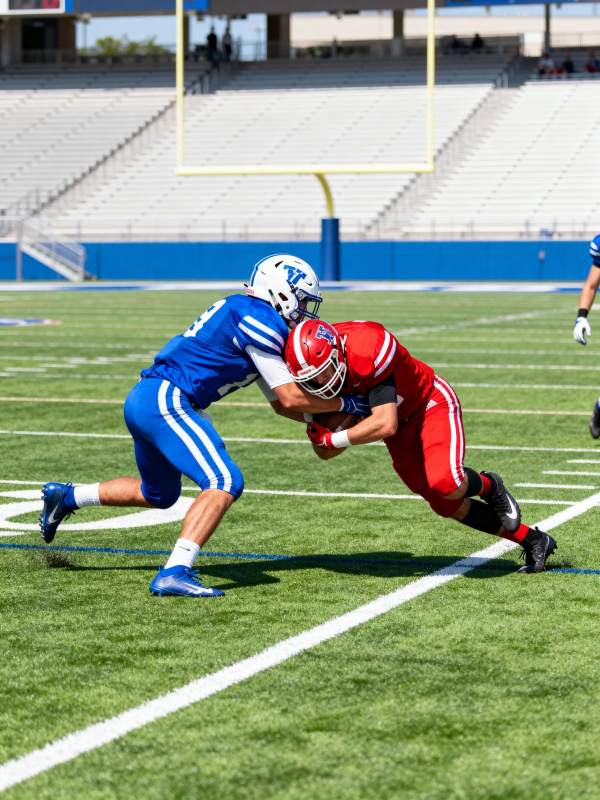 激烈对抗瞬间图片