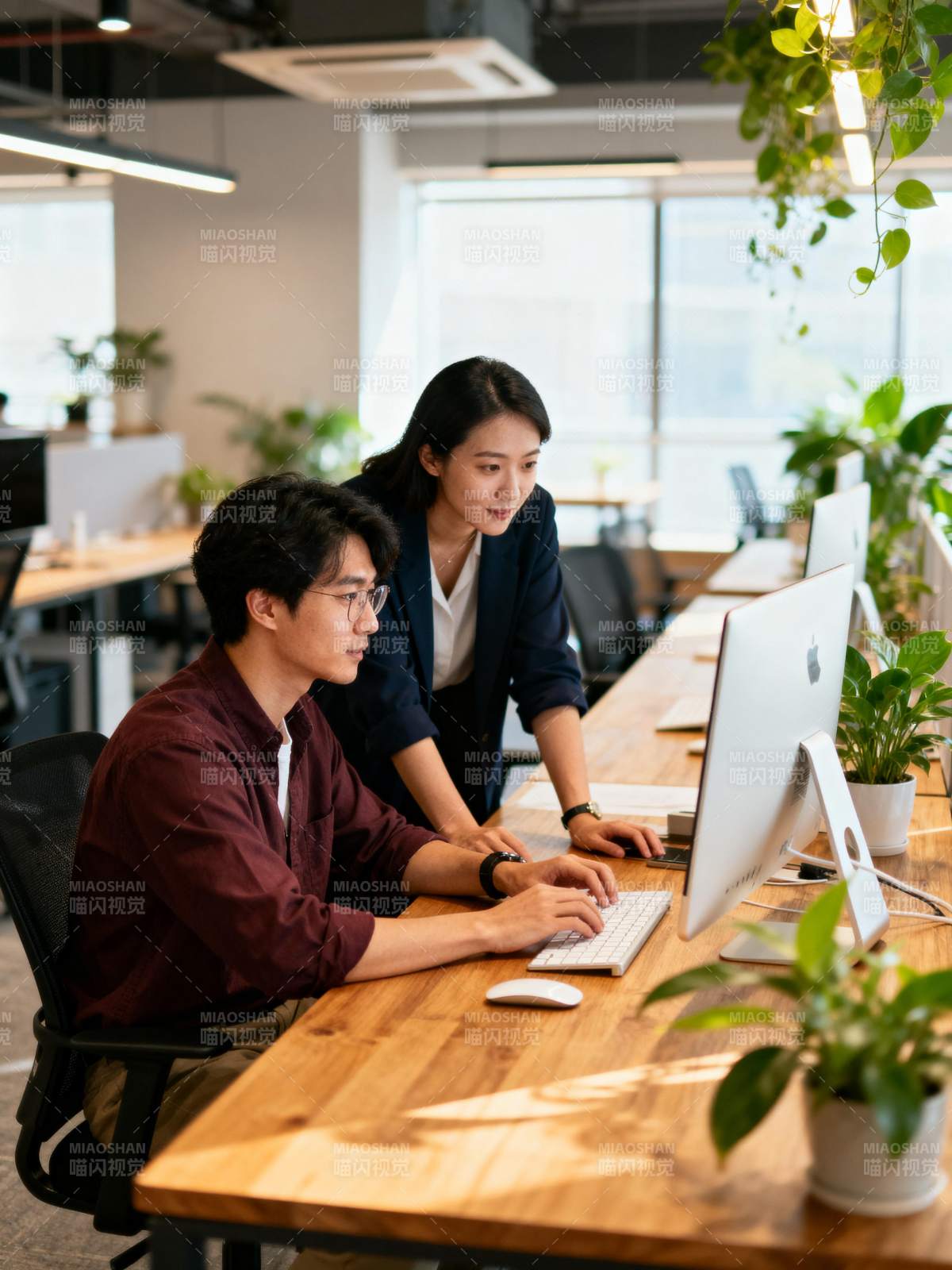 专注工作 协作共赢图片