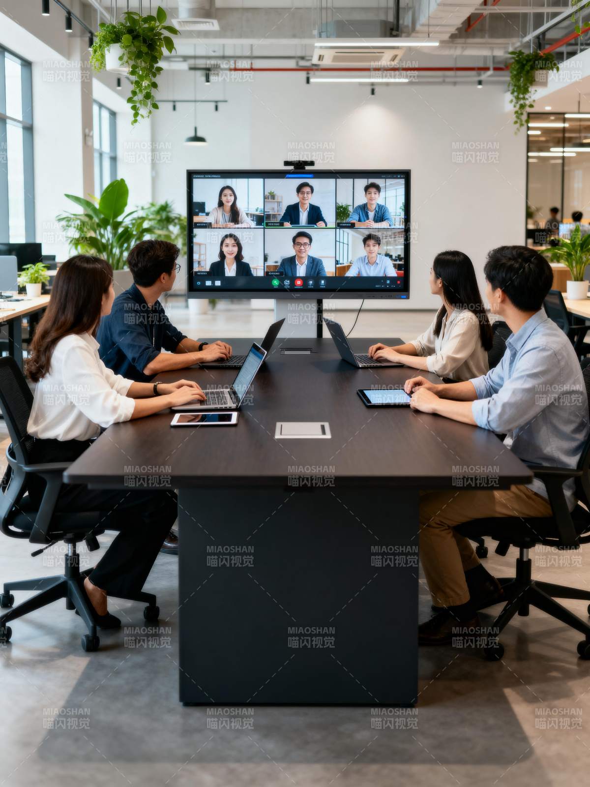 远程会议进行中图片