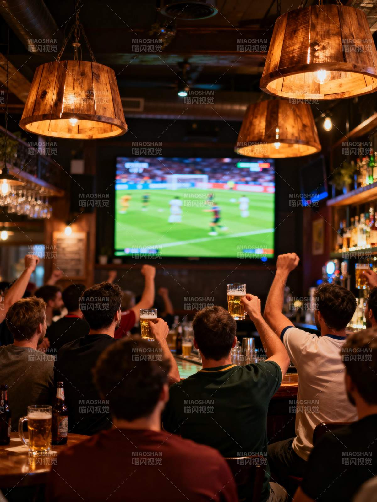 球迷酒吧观赛狂欢图片