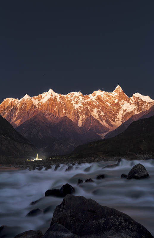 南迦巴瓦峰图片