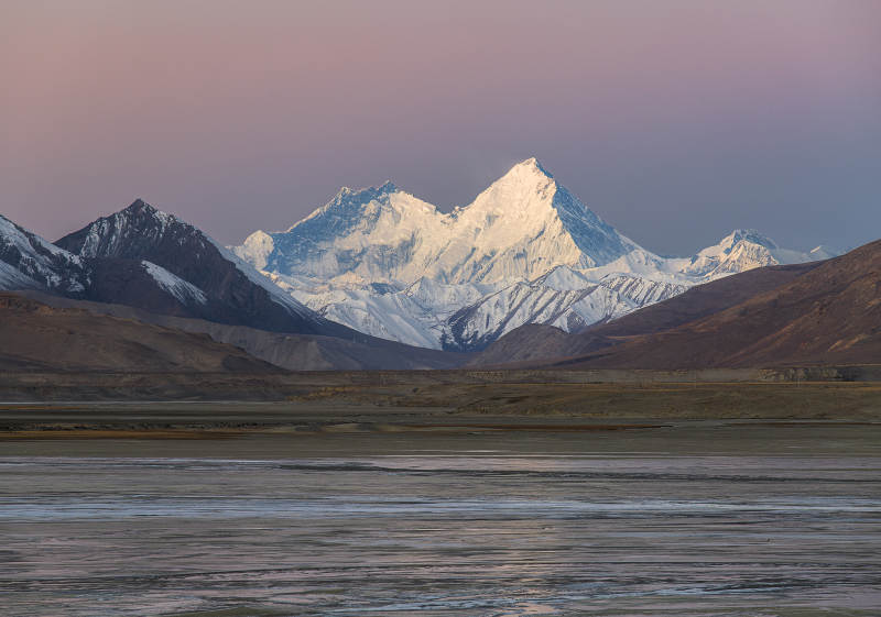珠峰东坡日出图片
