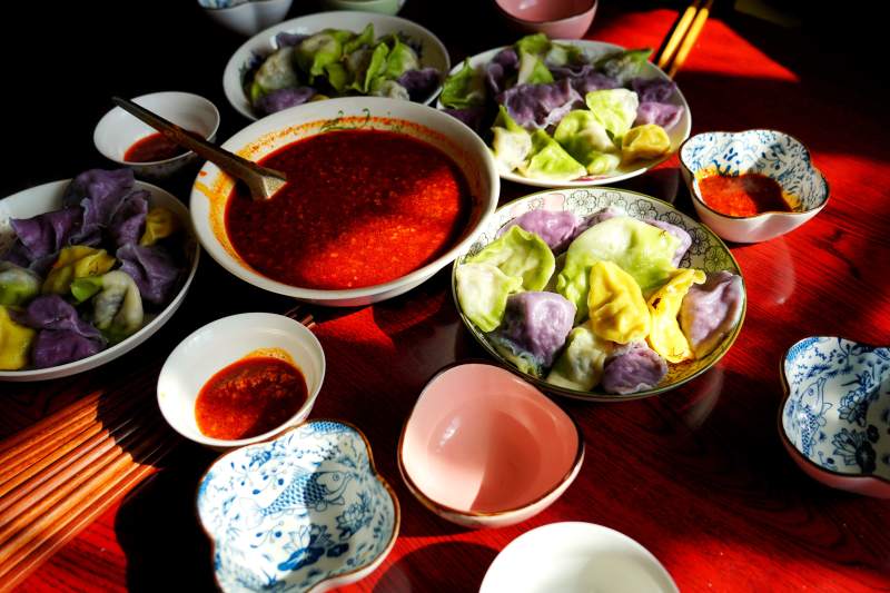 色彩斑斓的饺子宴图片