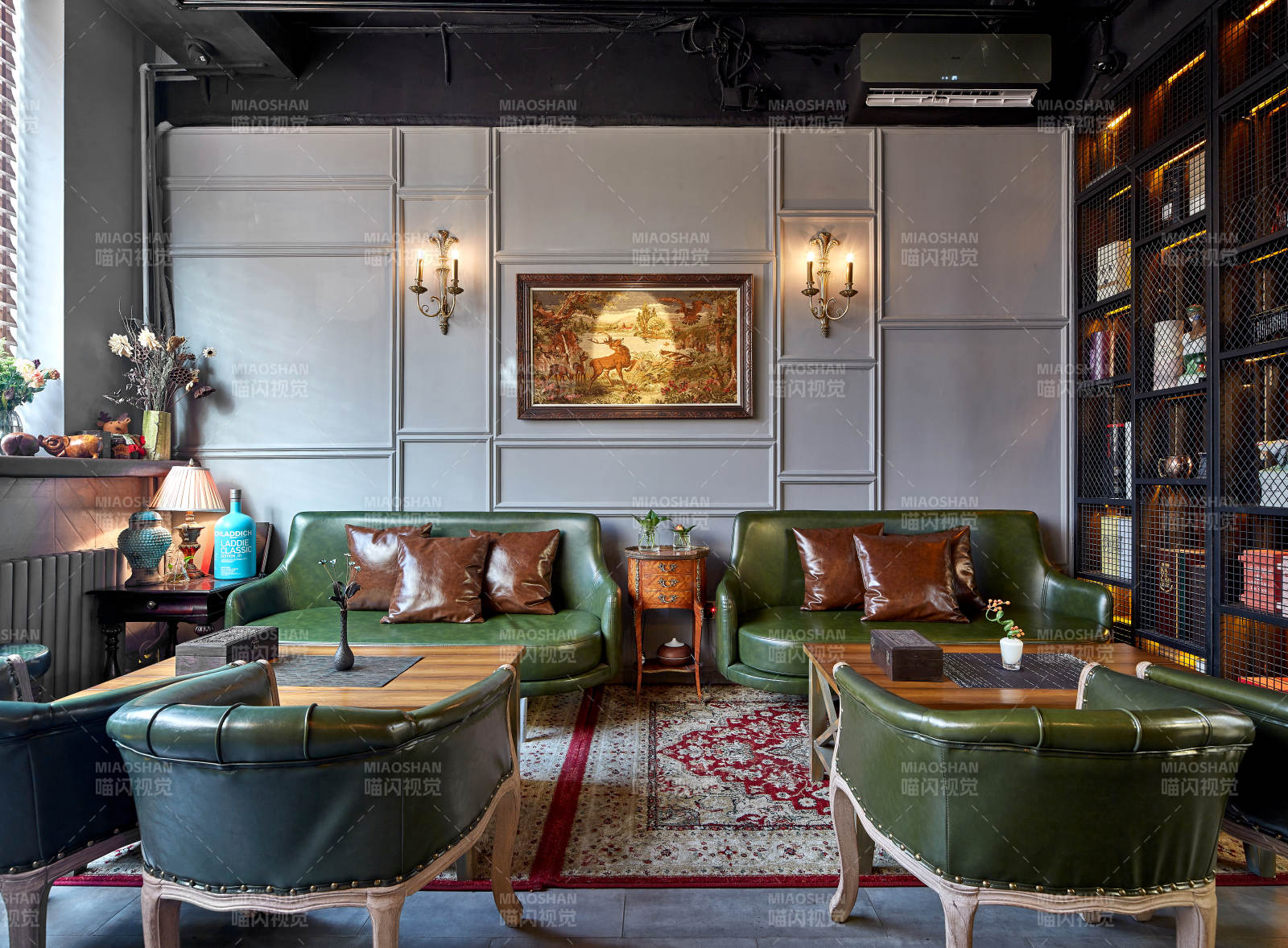 复古客厅雅致布置图片