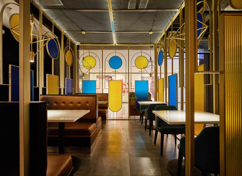 色彩斑斓的餐厅走廊图片