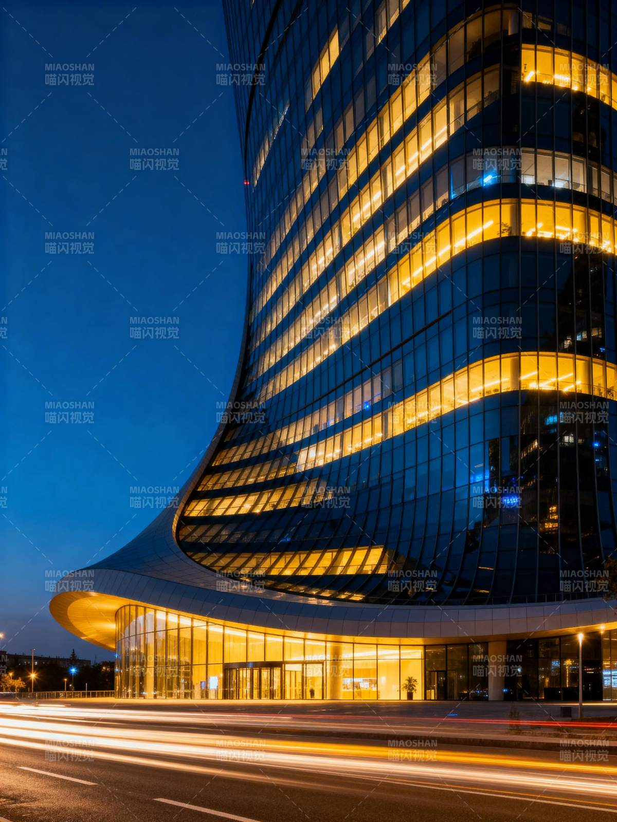 流光溢彩的现代建筑图片