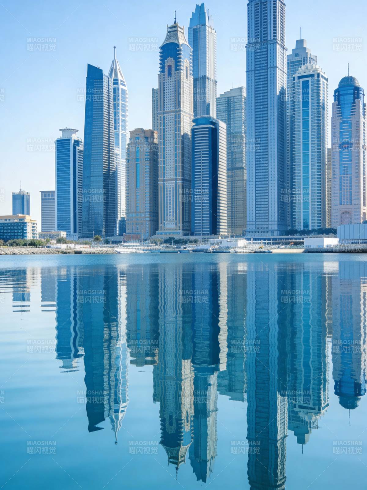迪拜天际线倒影图片