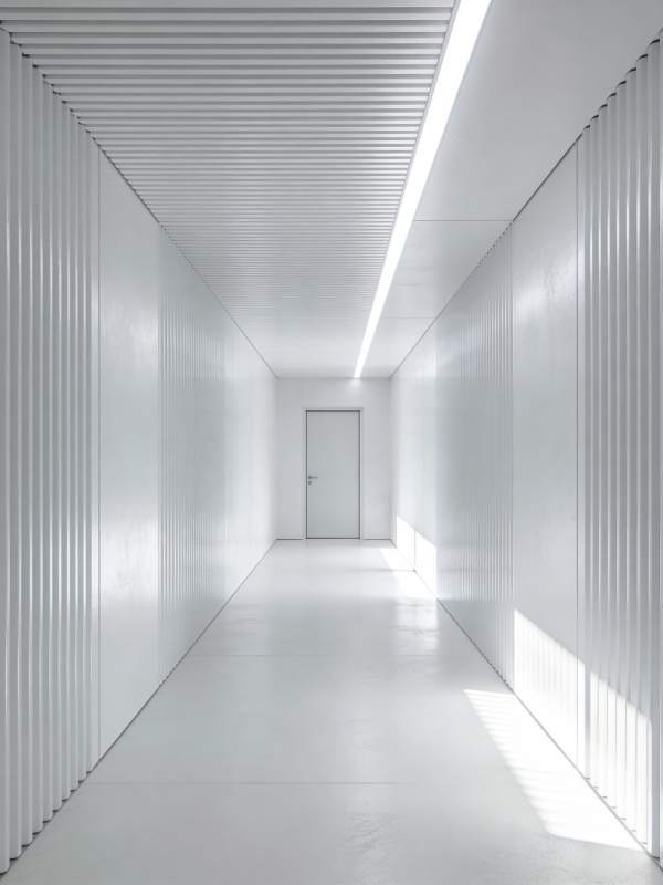 极简白色走廊图片