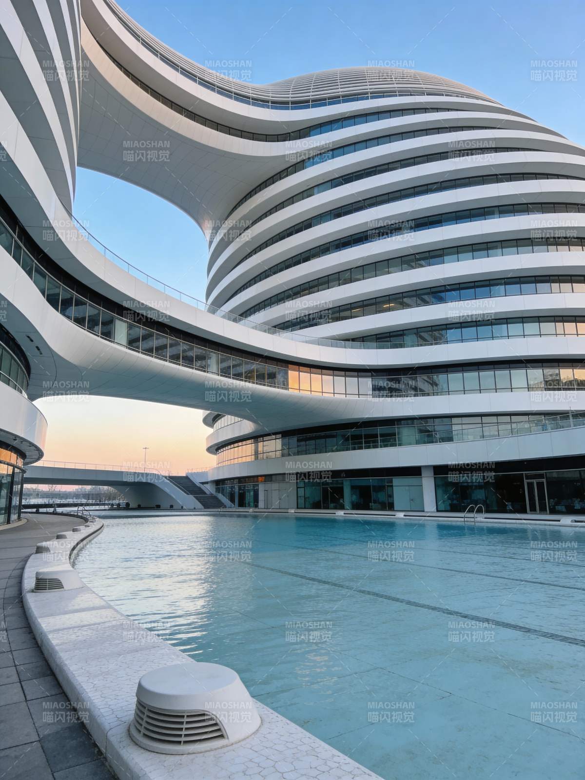 未来建筑与泳池图片