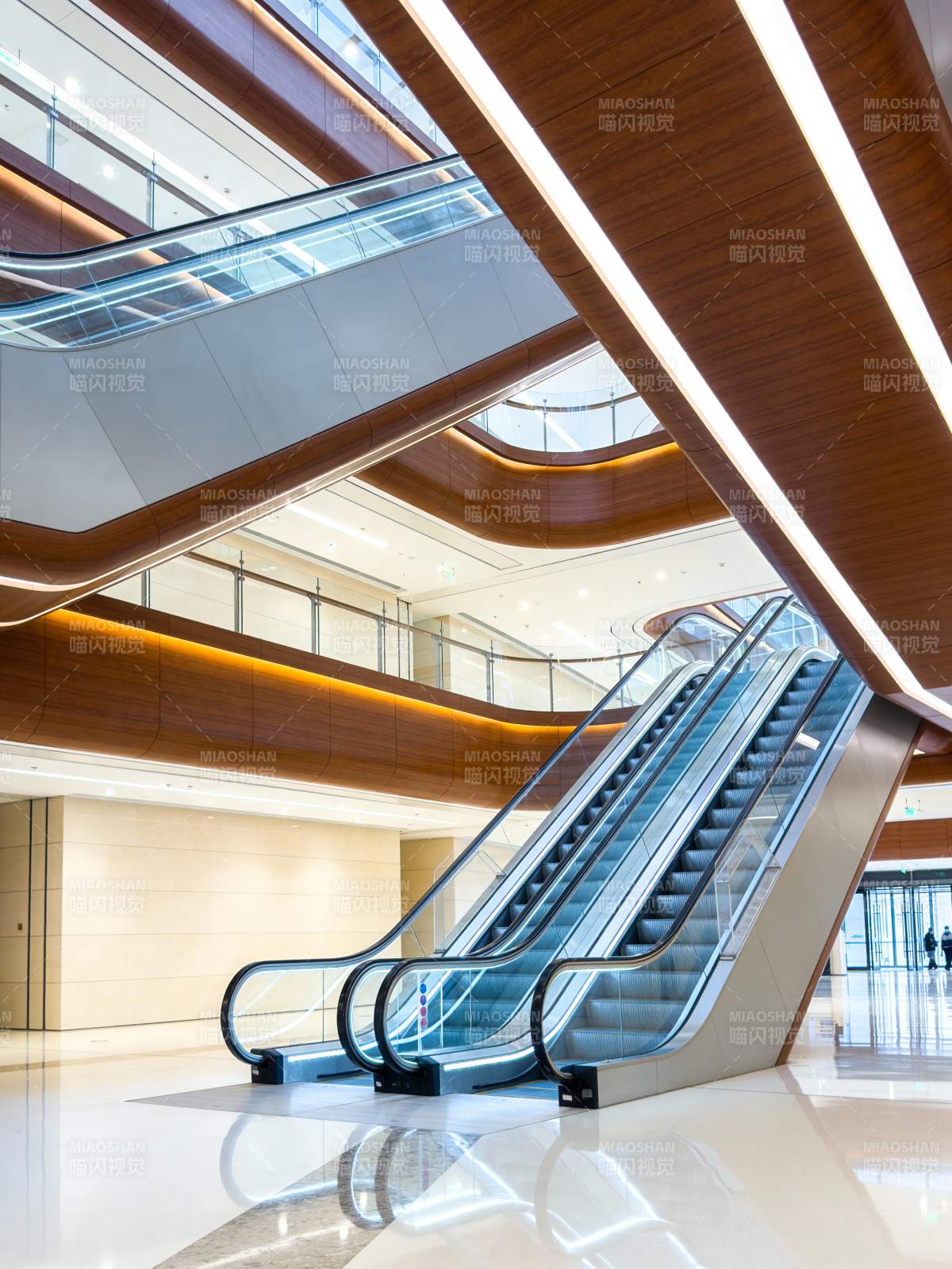 现代商场扶梯图片