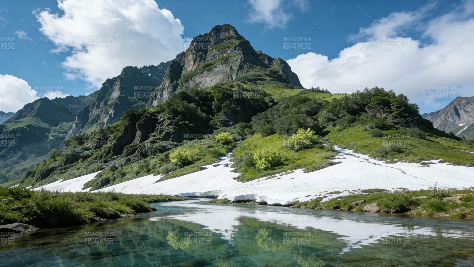 雪山溪流映蓝天图片