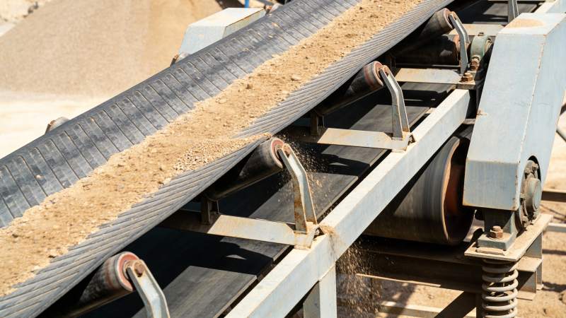 砂石输送带作业图片