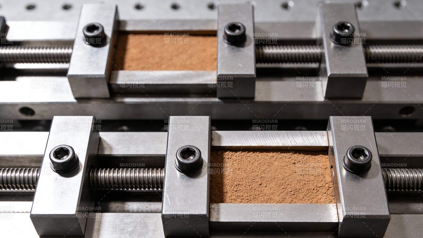 精密夹具固定样品图片