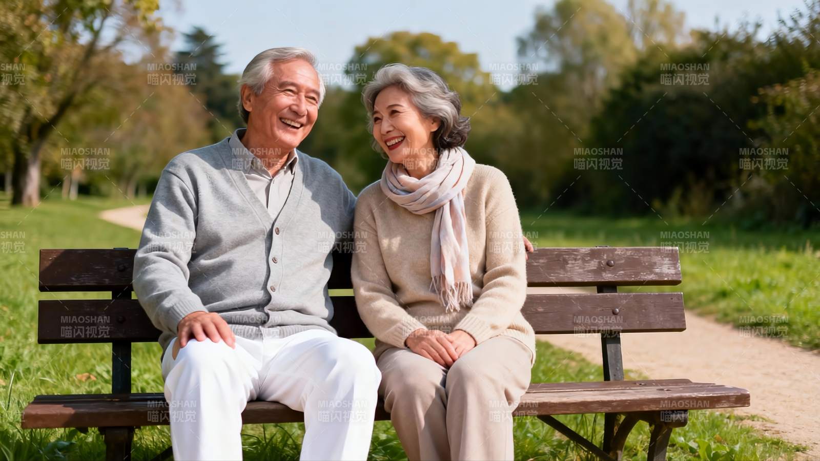 公园里的幸福老人图片