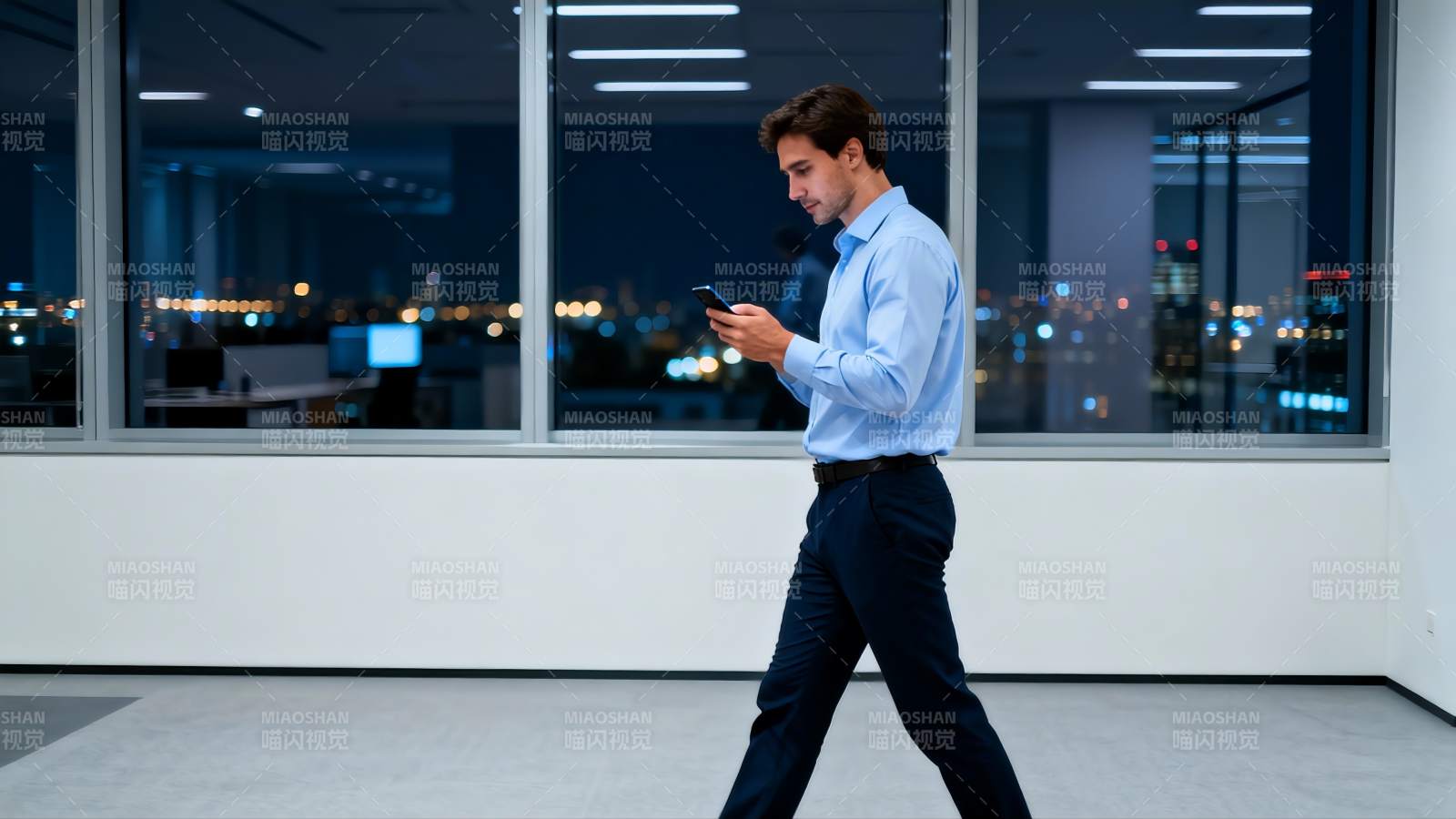 职场夜行者图片