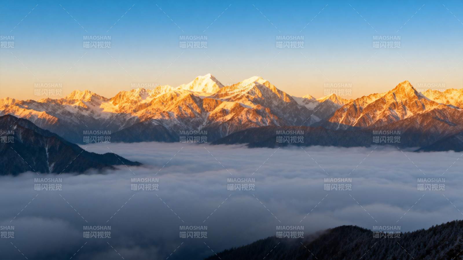 雪山云海日出图片