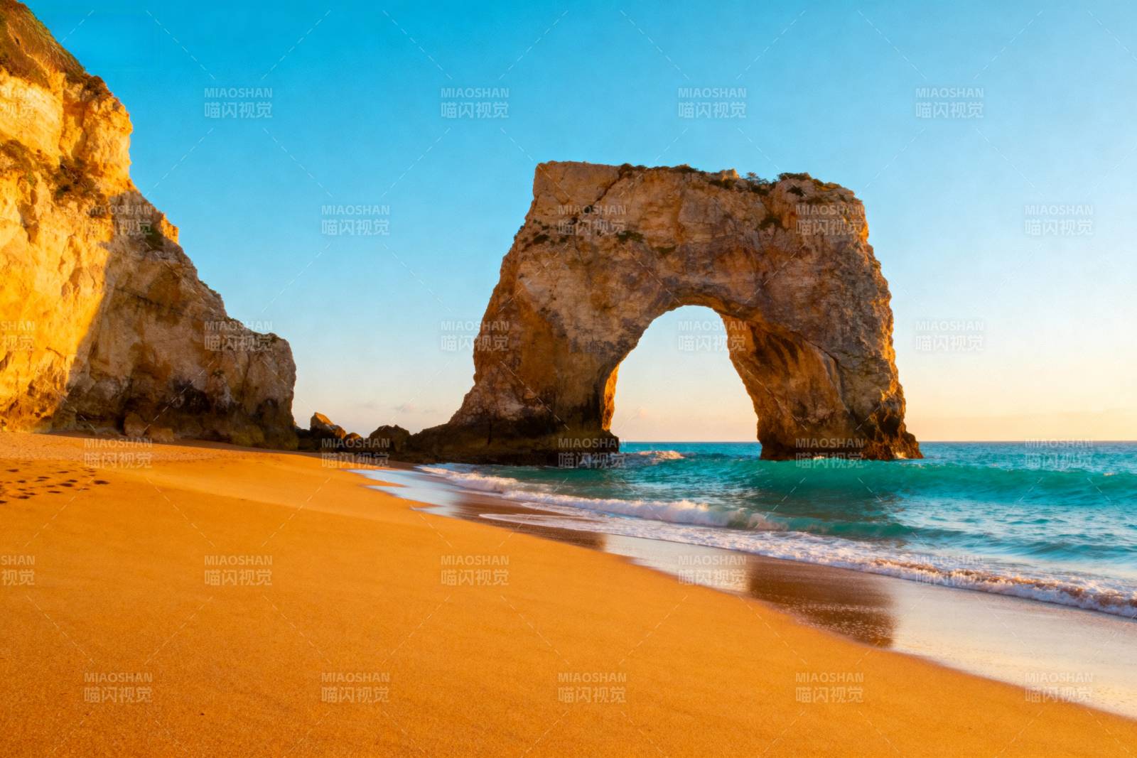 天然石拱海滩美景图片