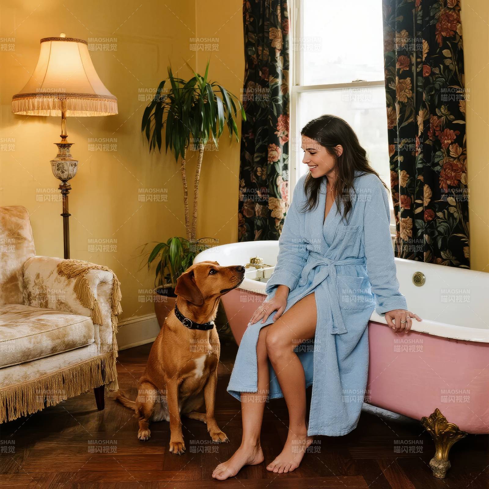 浴缸边的温馨时光图片