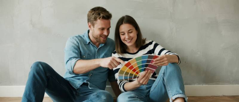 情侣选色共绘新家图片