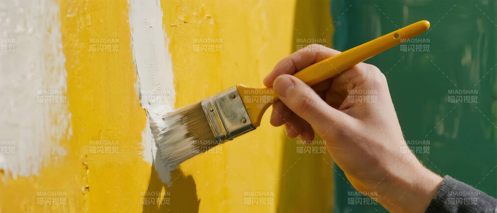 刷墙换新色图片