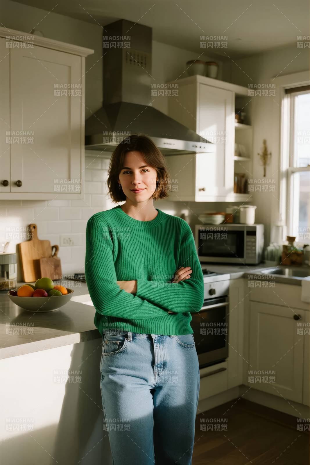 厨房里的绿色身影图片