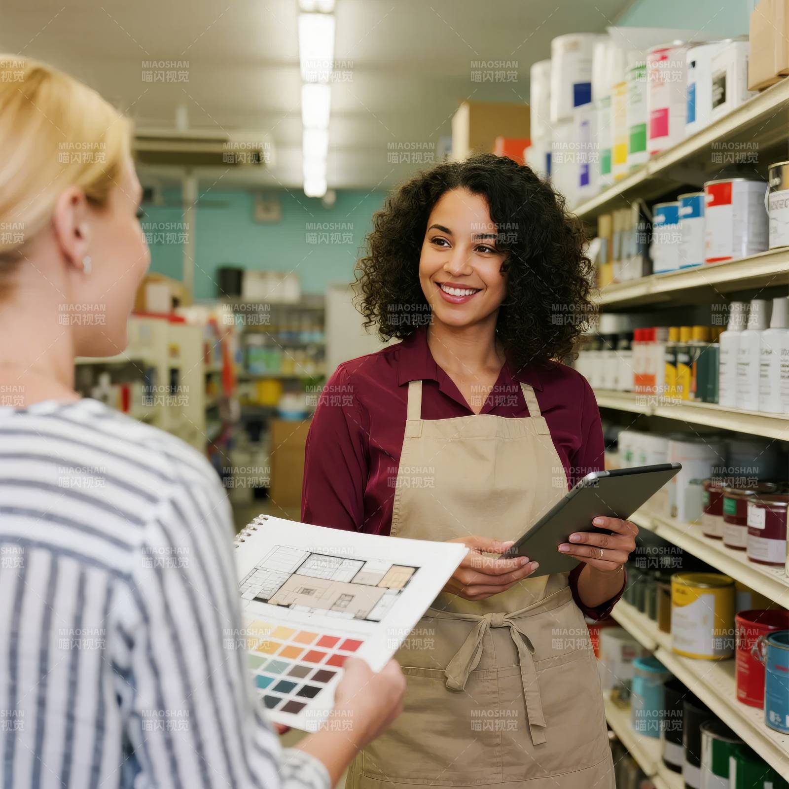 温馨家居选购场景图片