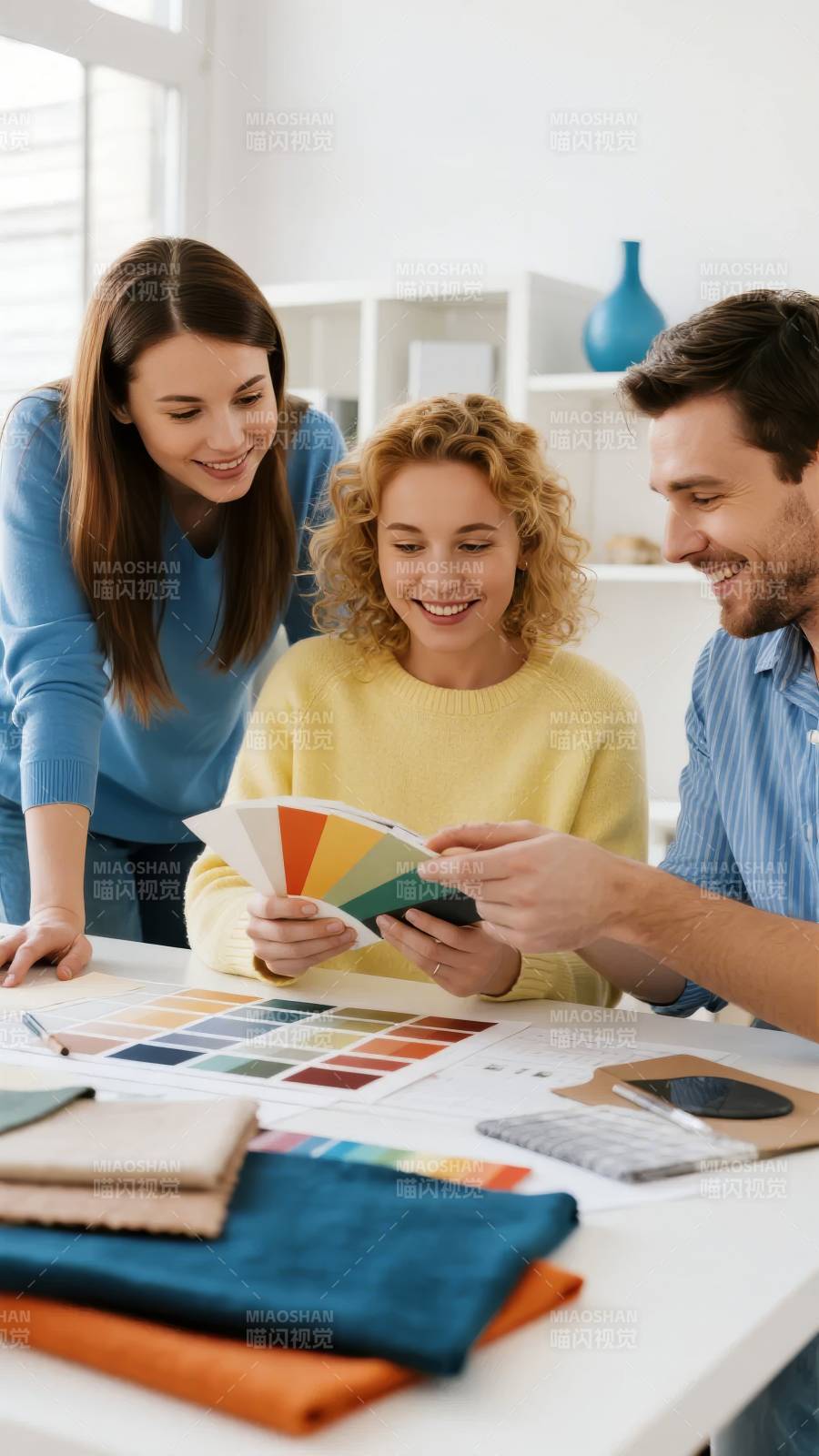 三人共选色彩方案图片