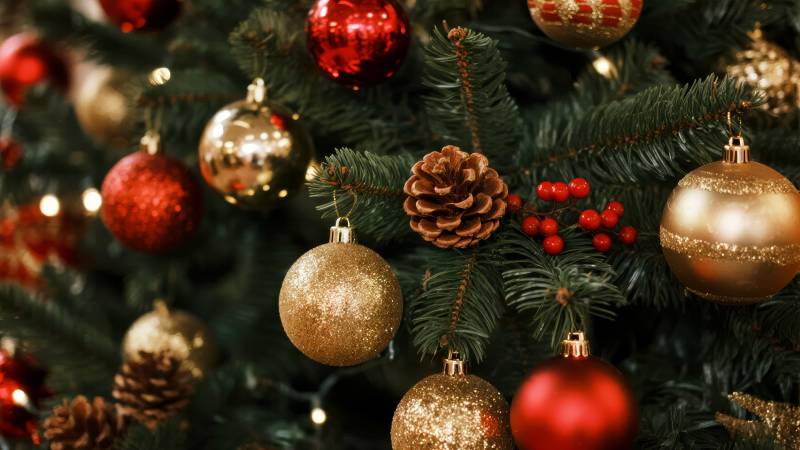 圣诞树装饰特写图片