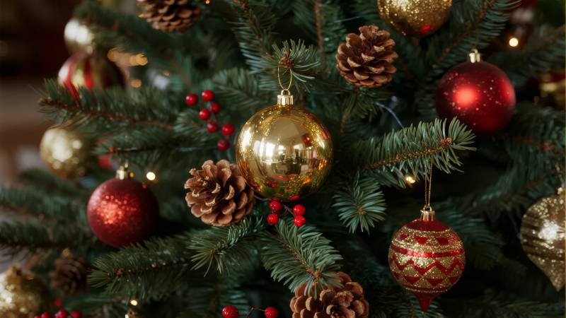 圣诞树装饰特写图片