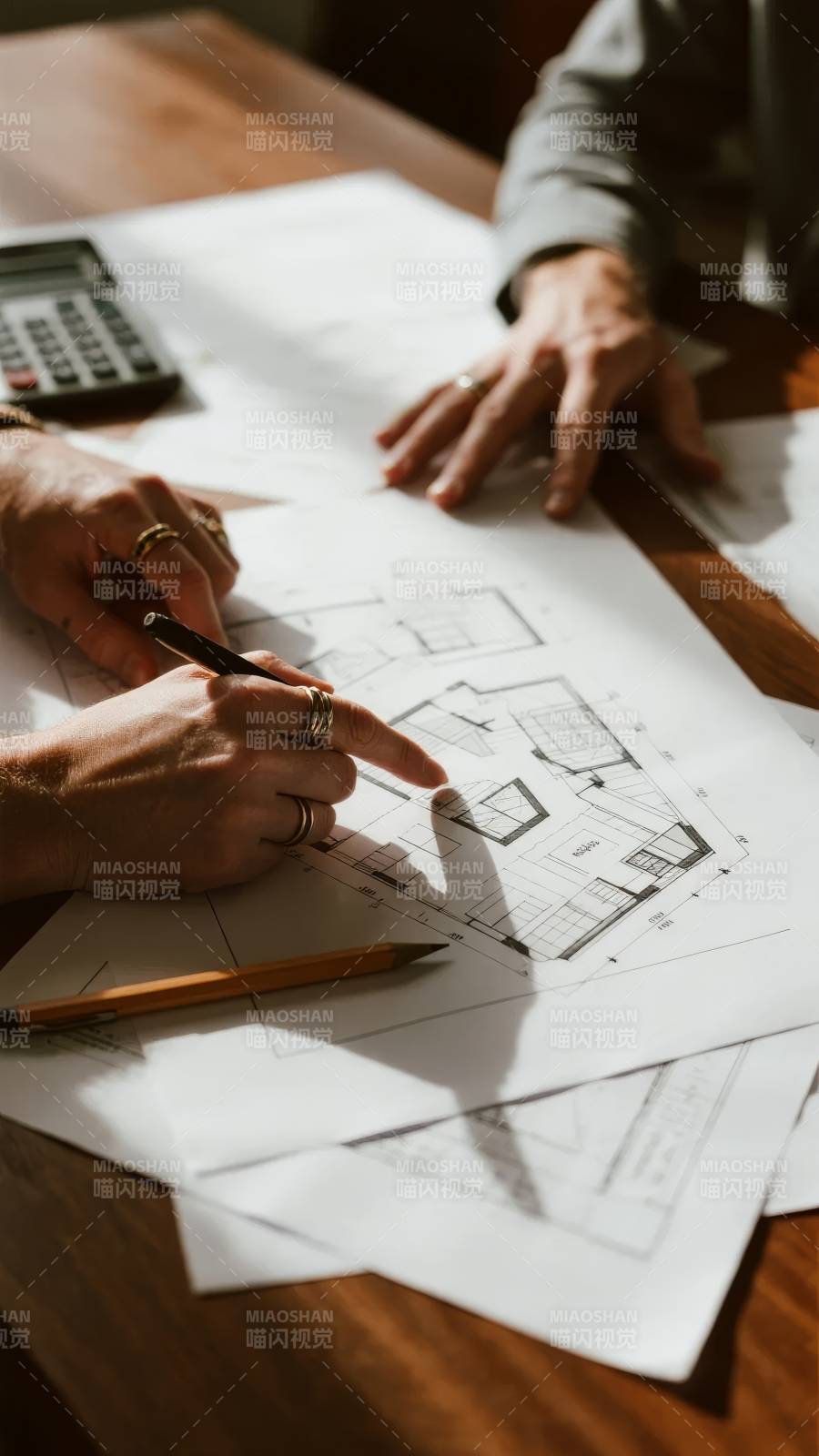 设计图纸讨论中图片