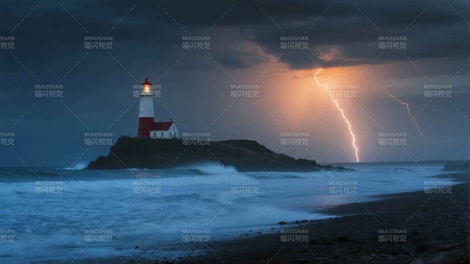 灯塔闪电夜景图片