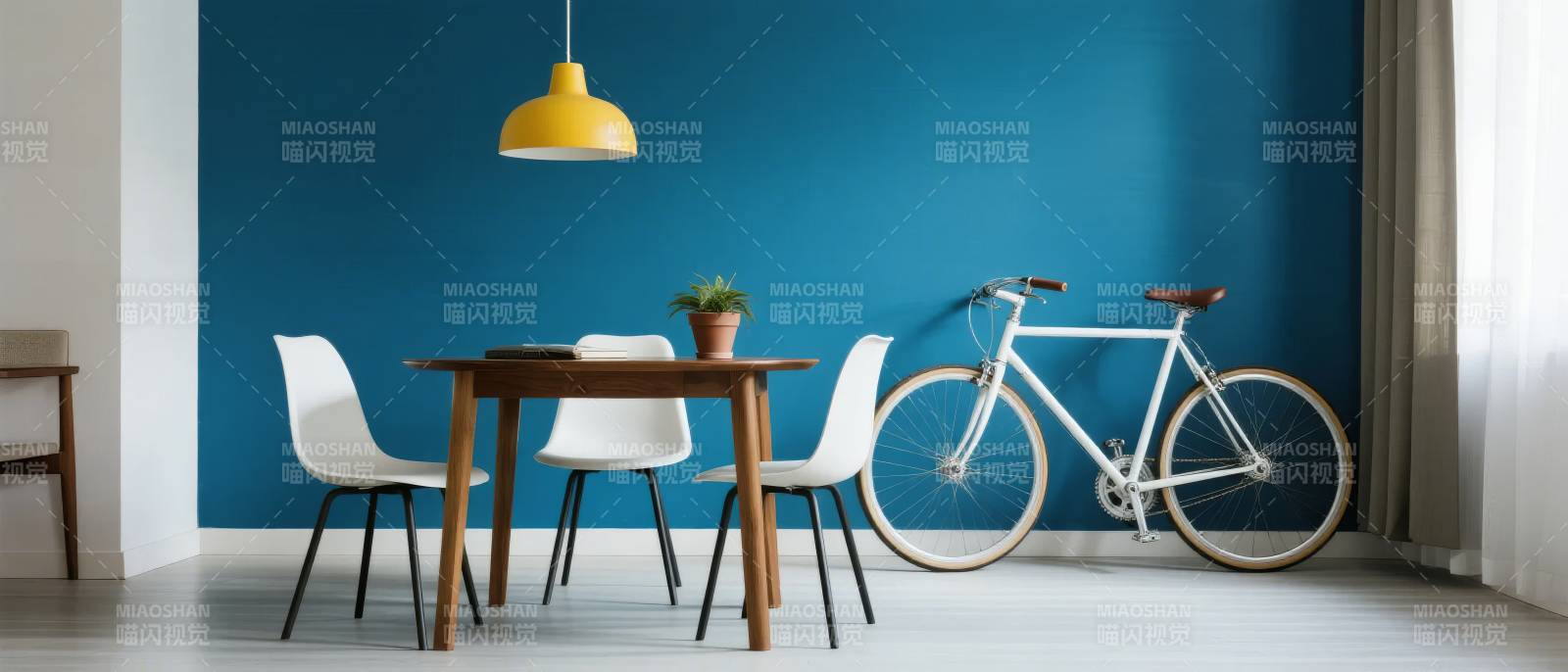 简约餐桌与自行车图片