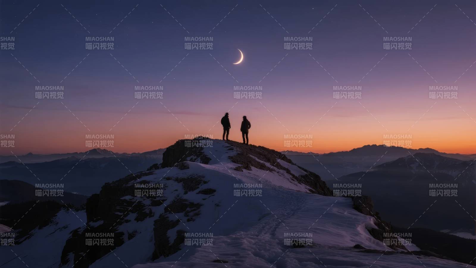 雪峰顶月夜同行图片