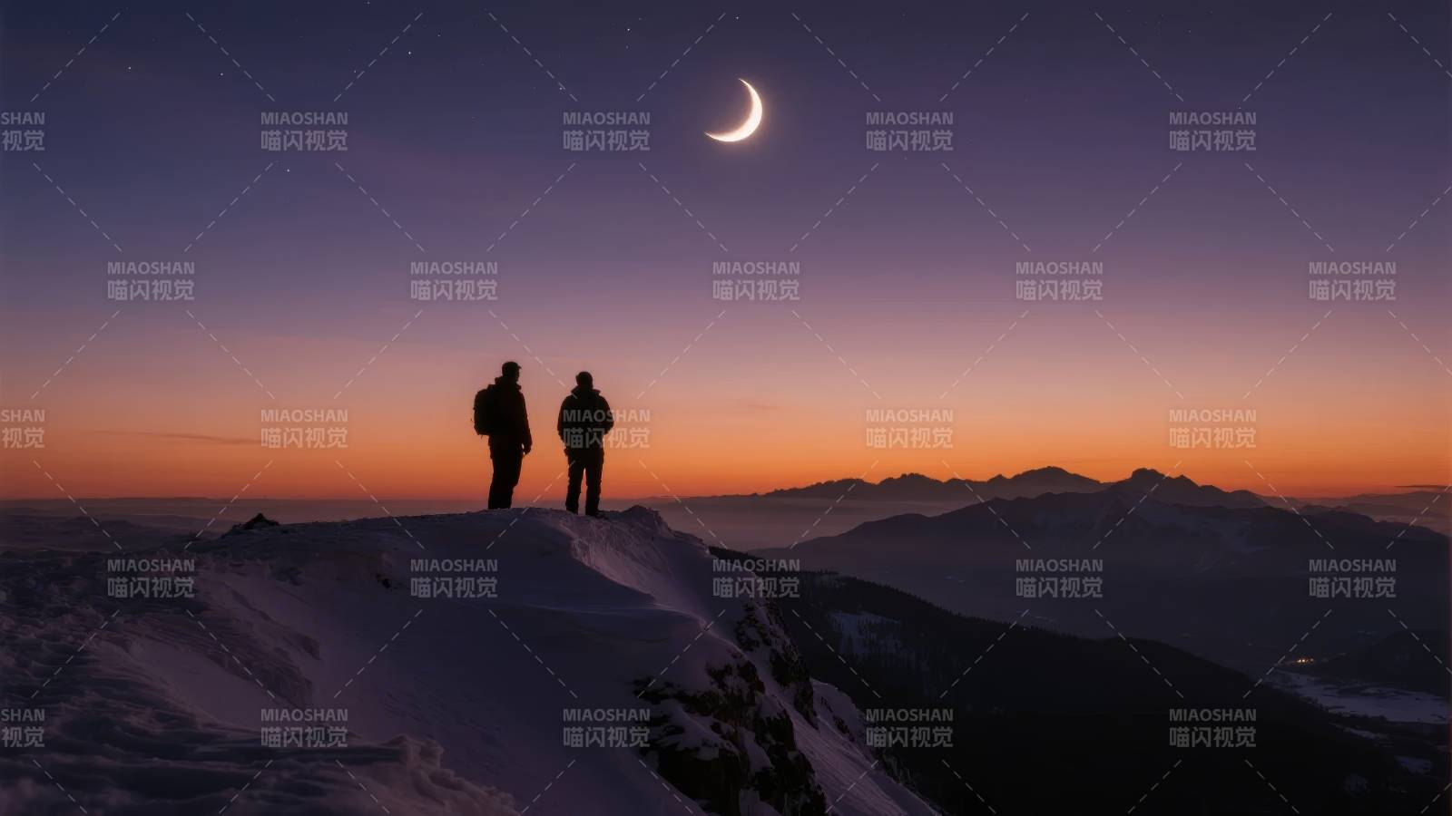 月下雪峰双影图片
