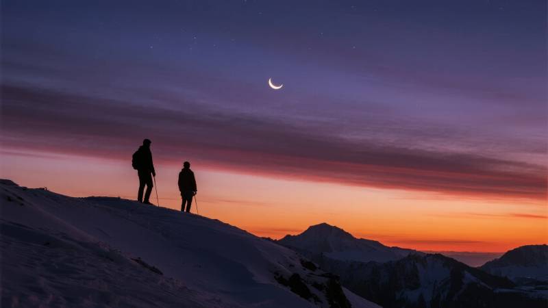 雪山月下行图片